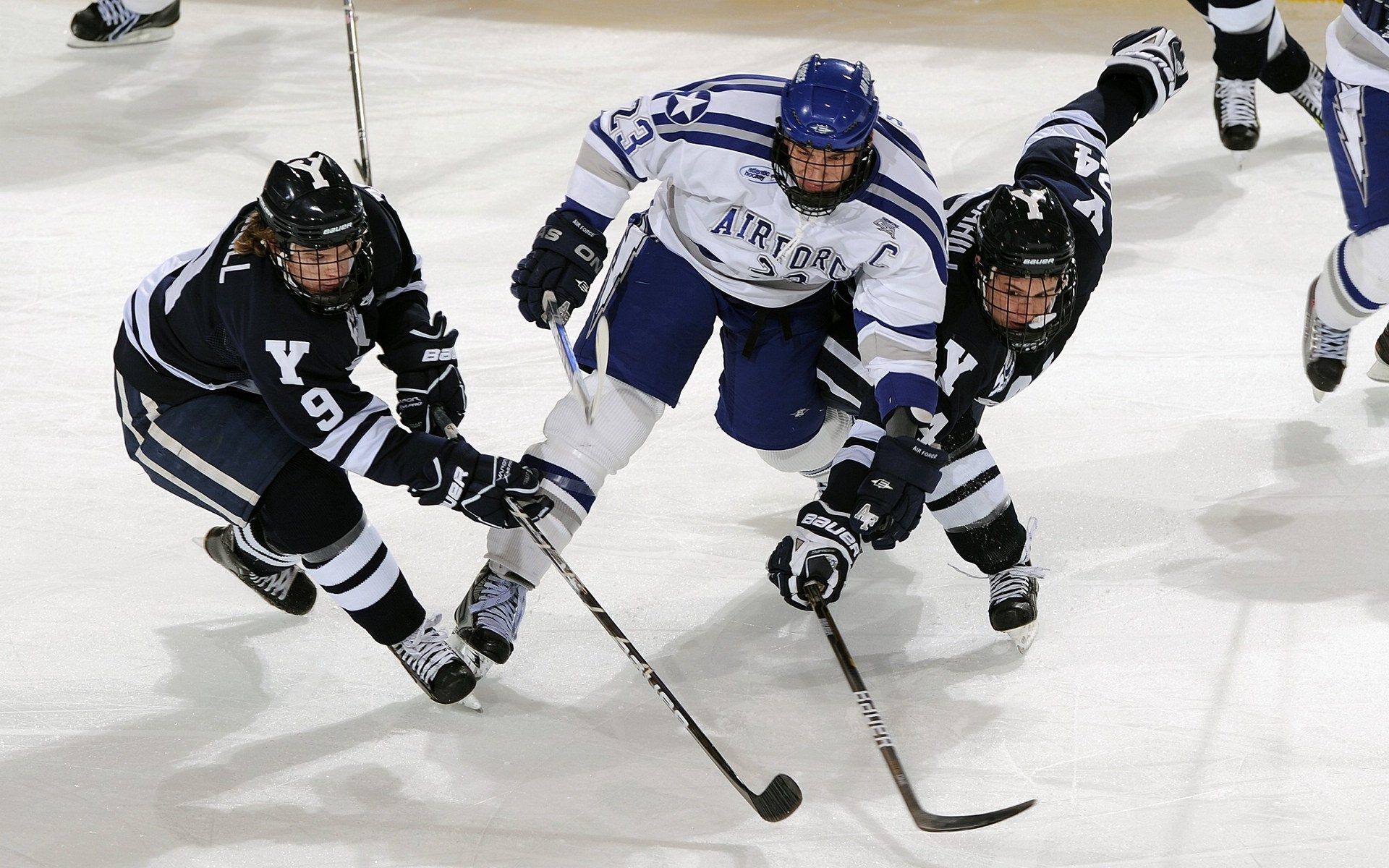 Kaiyun官方登录入口-西甲攻防激烈：精彩瞬间层出不穷！，西甲防守强度